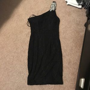 Black bodycon single shoulder dress