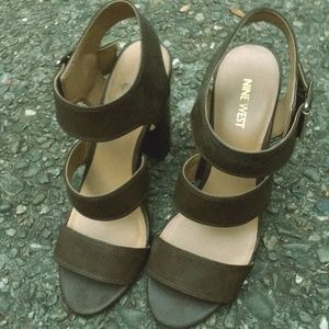 Nine West Sienna stacked heel. Size 9M
