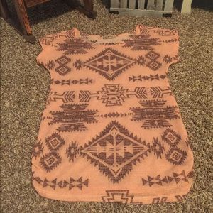🌷Cute Tribal Top! Perfect for Fall! 🍂🍁