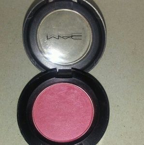 MAC Eyeshadow in Sushi Flower
