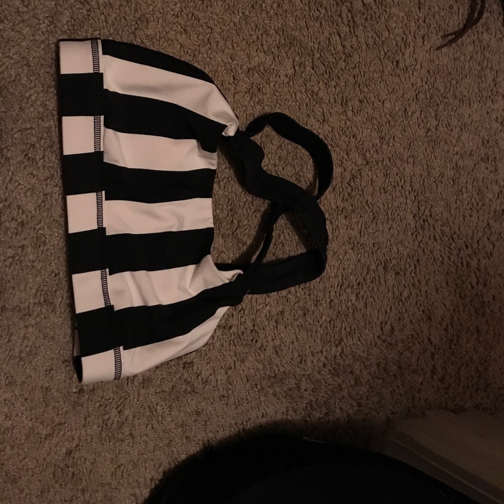 Lululemon black and white sports bra