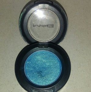 MAC Eyeshadow in Parrot