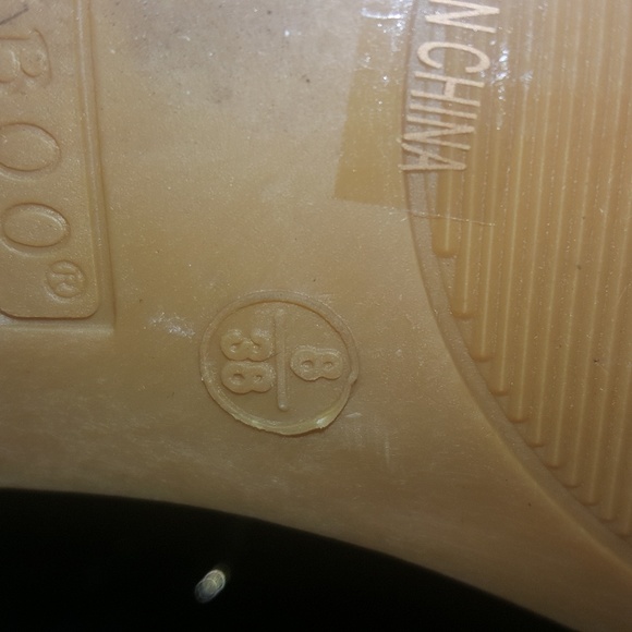 Shoes - Picture 4 of 6