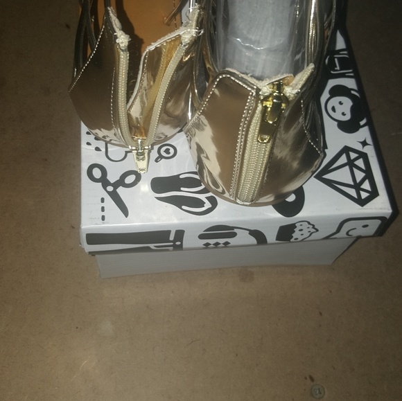 Shoes - Picture 6 of 6