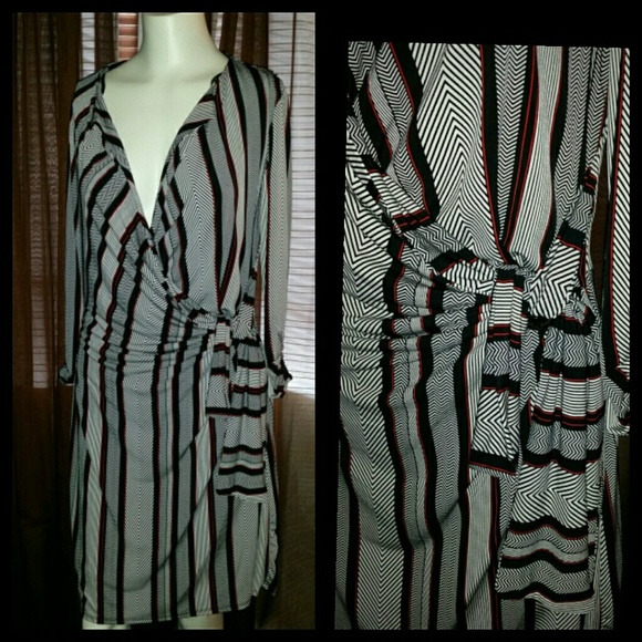 Long sleeve dress with side tie - Picture 2 of 3