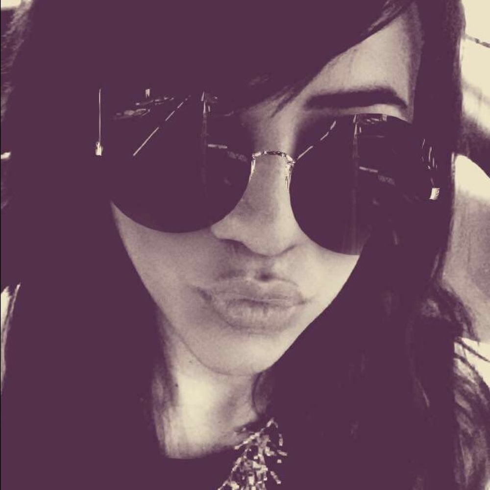 Meet your Posher, Maria