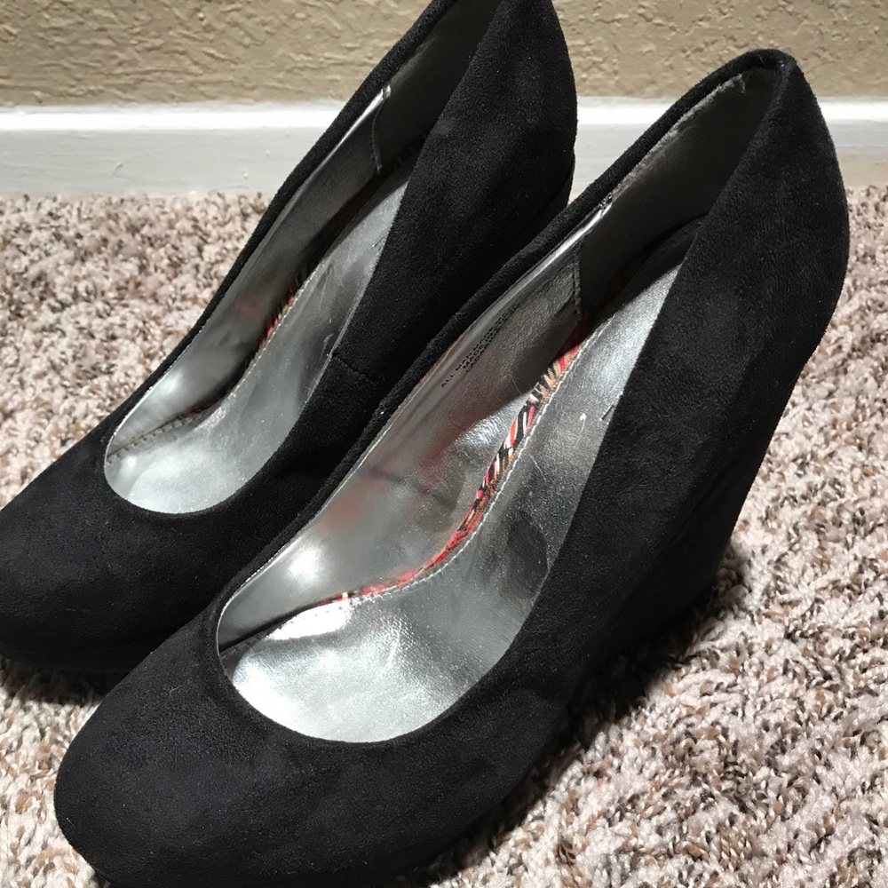 Size 8.5 black wedges