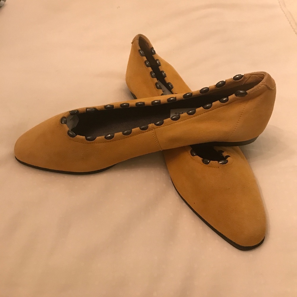 Vintage Unisa suede and gunmetal rivet flats