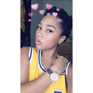 Meet your Posher, Dominique