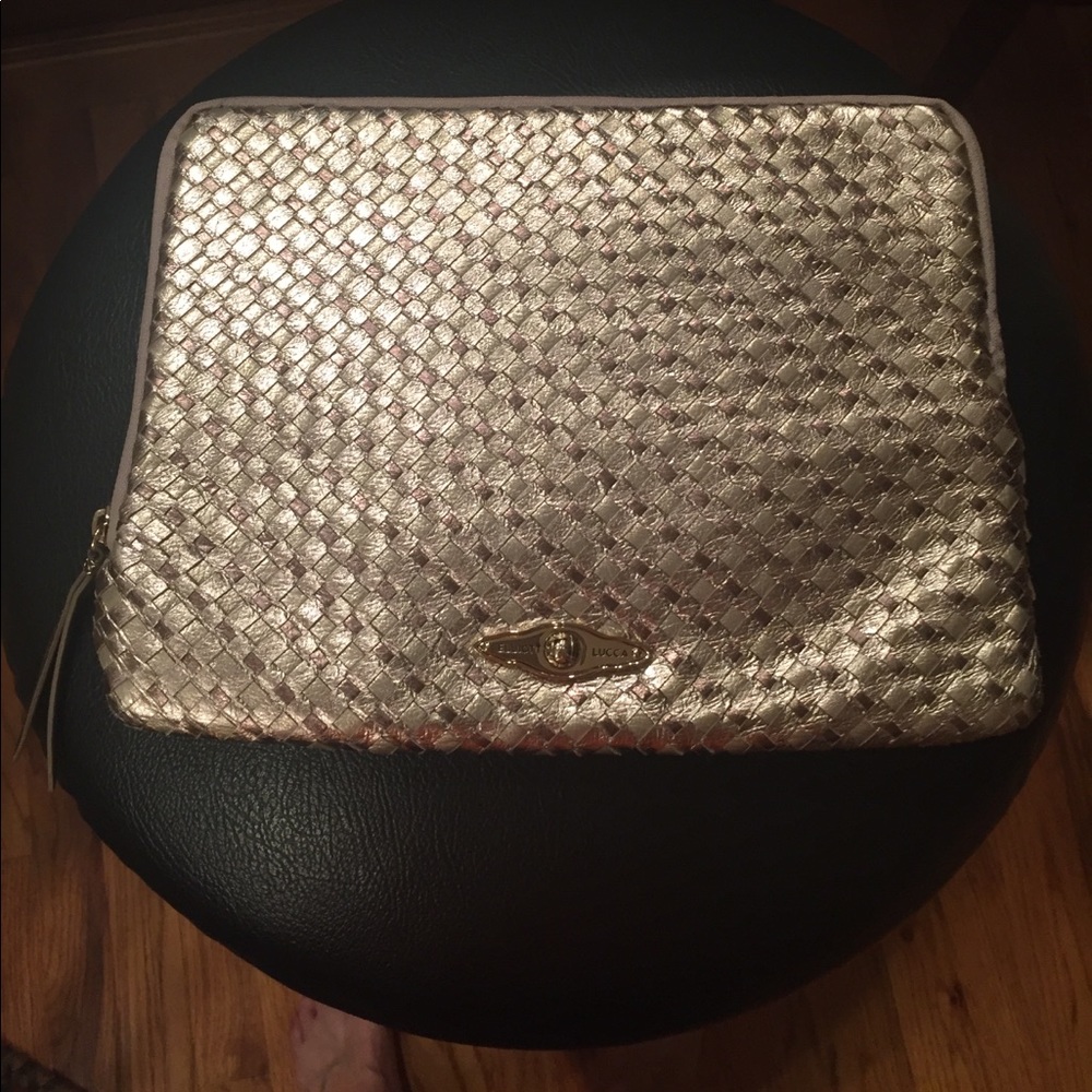 Clutch purse in gold and bronze...soft and subtle.