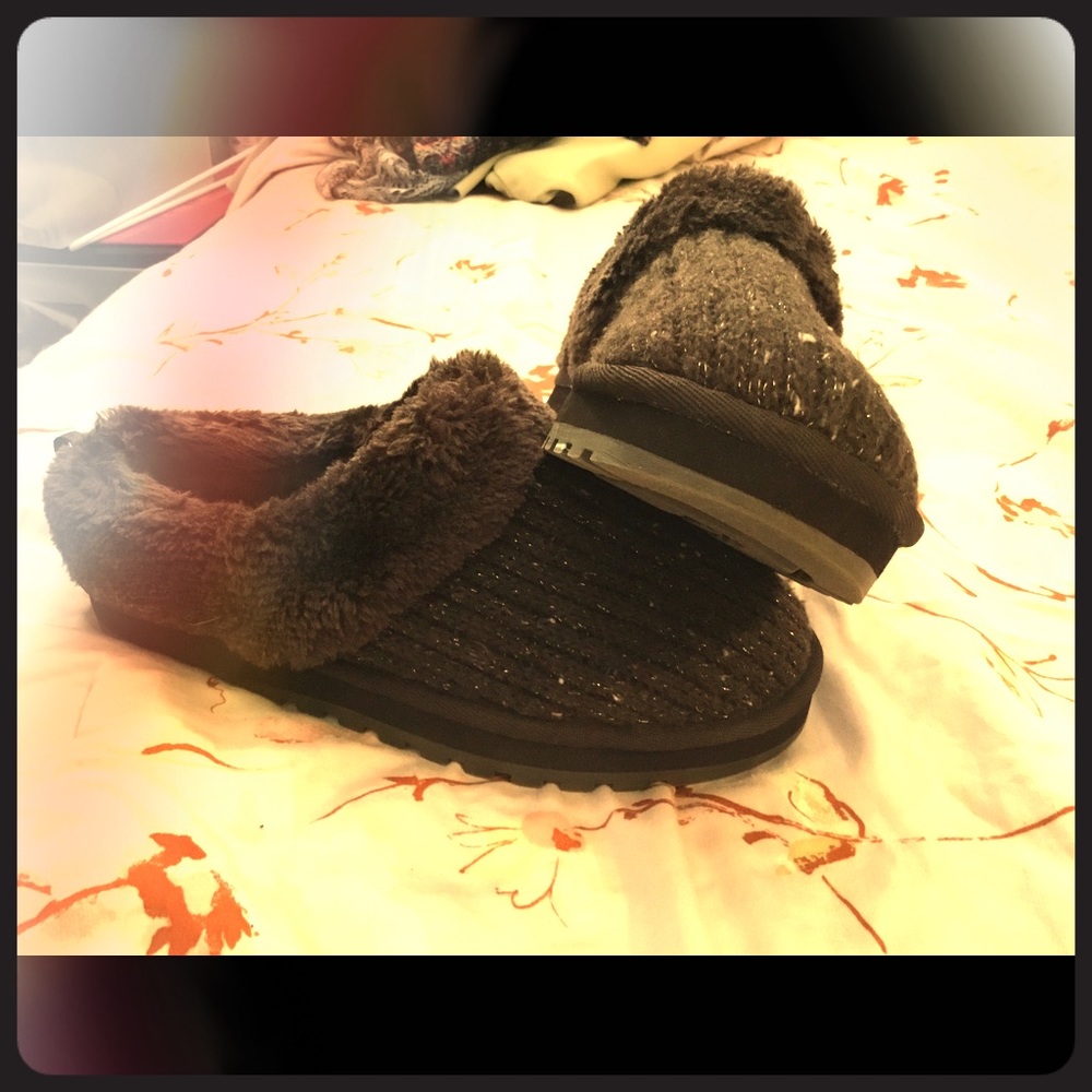 Sketchers knitter slip ons with fur