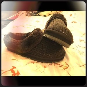 Sketchers knitter slip ons with fur