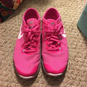 Nike Flex Supreme TRA Sneakers