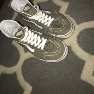 Sk8-Hi Grape Leaf Colored Vans