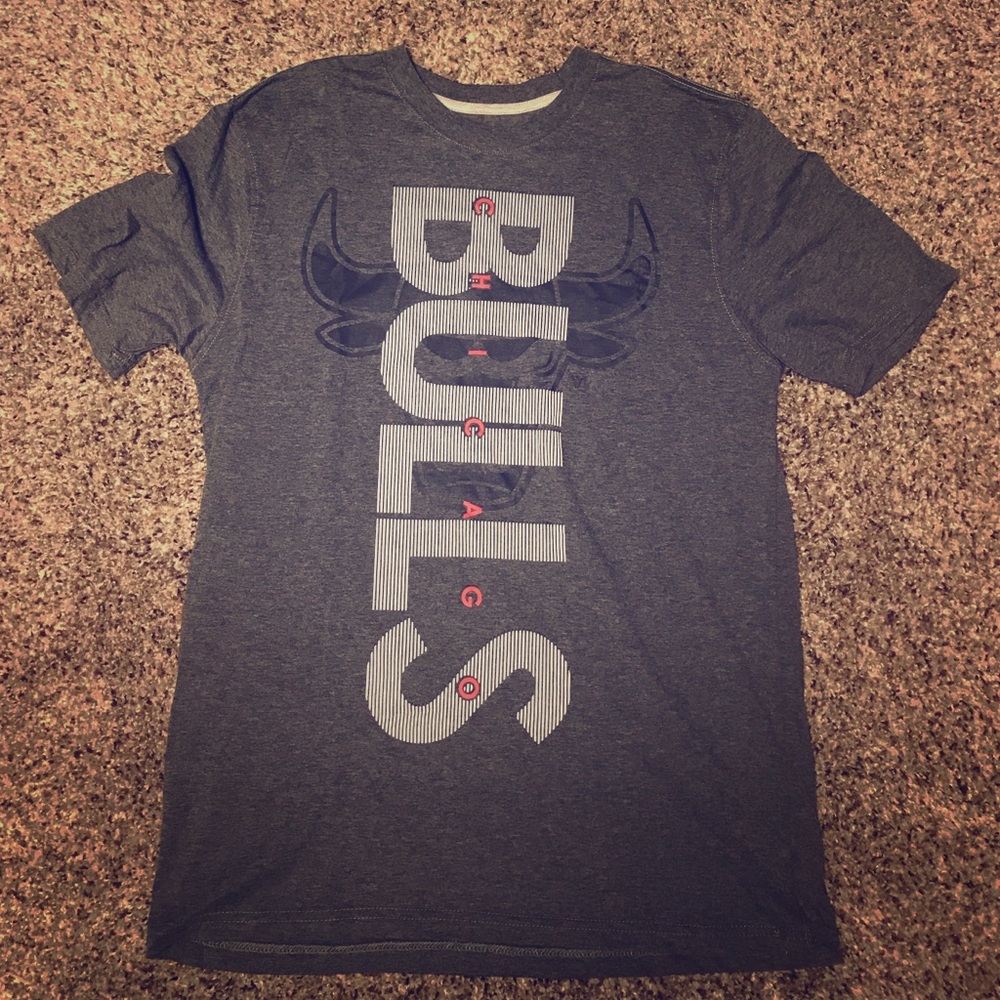 Men's- Chicago bulls t shirt
