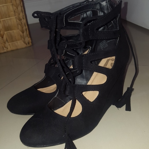 ❄Black Strappy Heels - Picture 4 of 4