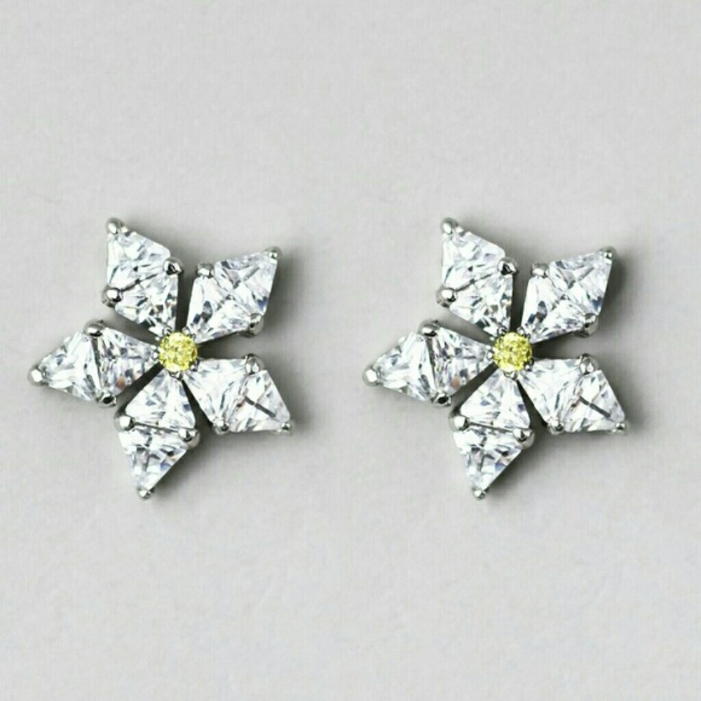 Jewelmint Very Audrey Earrings