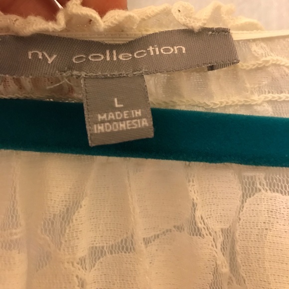 Boho style off white Lace top with buttons in EUC - Picture 2 of 4