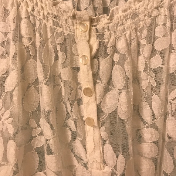 Boho style off white Lace top with buttons in EUC - Picture 3 of 4