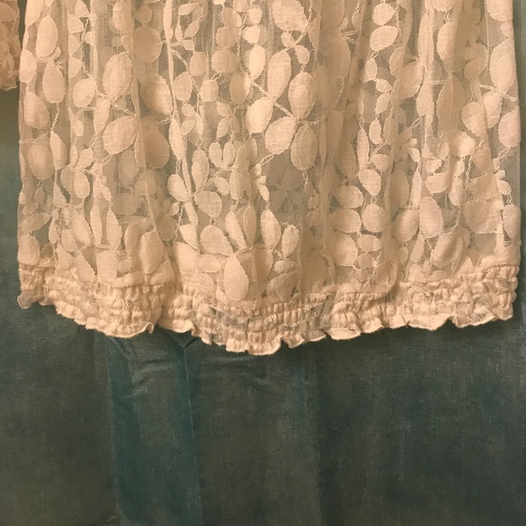 Boho style off white Lace top with buttons in EUC - Picture 4 of 4