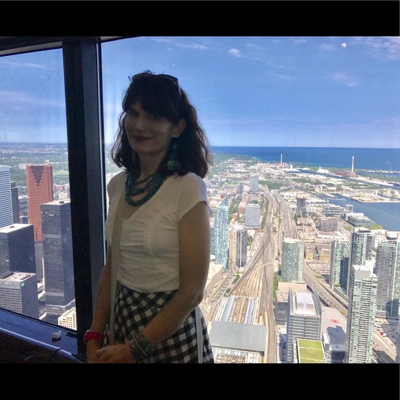 Meet your Posher, Melissa - Picture 2 of 3