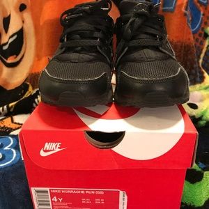 Nike huarache size 4