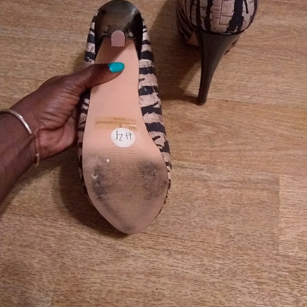 Beautiful heels worn once never found the right ou - Picture 3 of 4