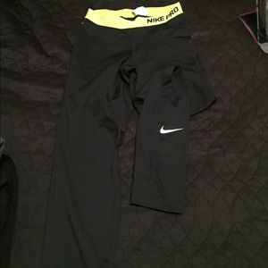 Black Nike leggings