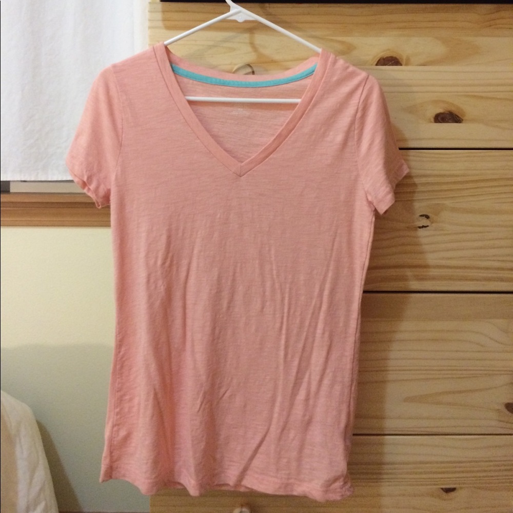 Basic pink v-neck