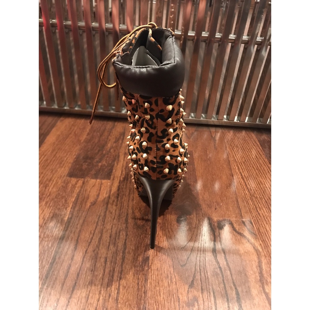 NWTO Leopard print high heel timberland style boot - Picture 3 of 5