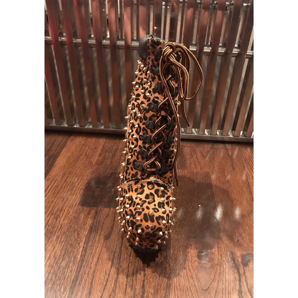 NWTO Leopard print high heel timberland style boot - Picture 4 of 5