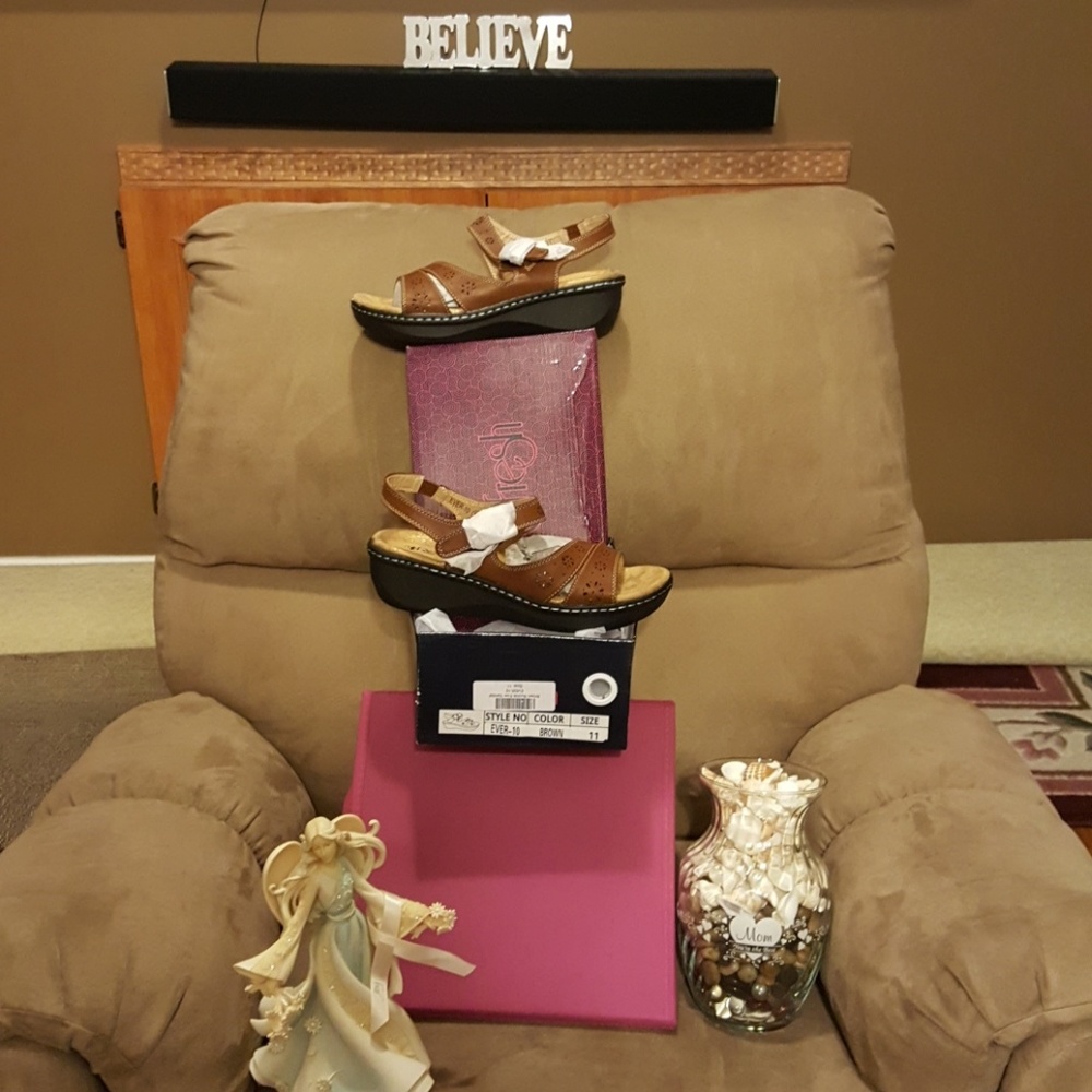 BROWN SANDAL Size 11