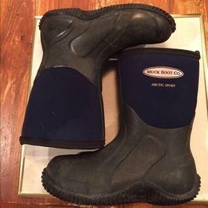 Muck boot arctic sport kids 3 seem very big