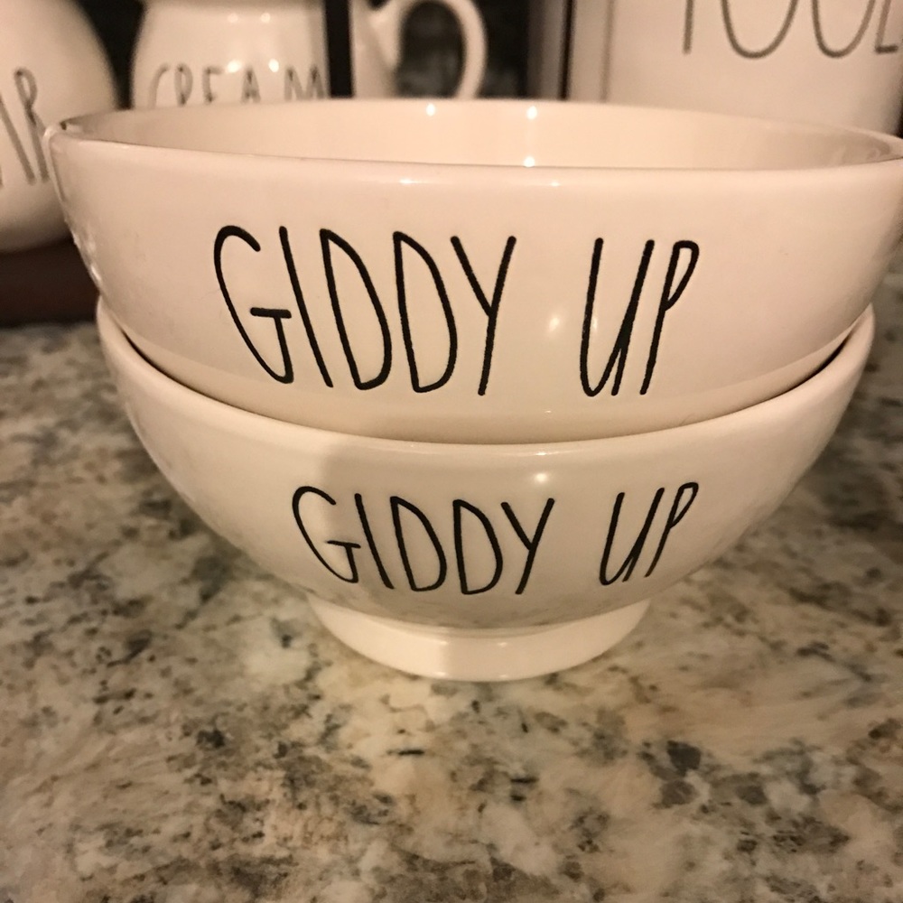 2 Rae Dunn giddy up bowls