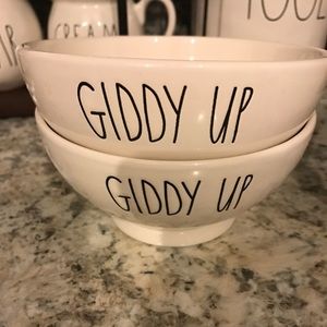 2 Rae Dunn giddy up bowls