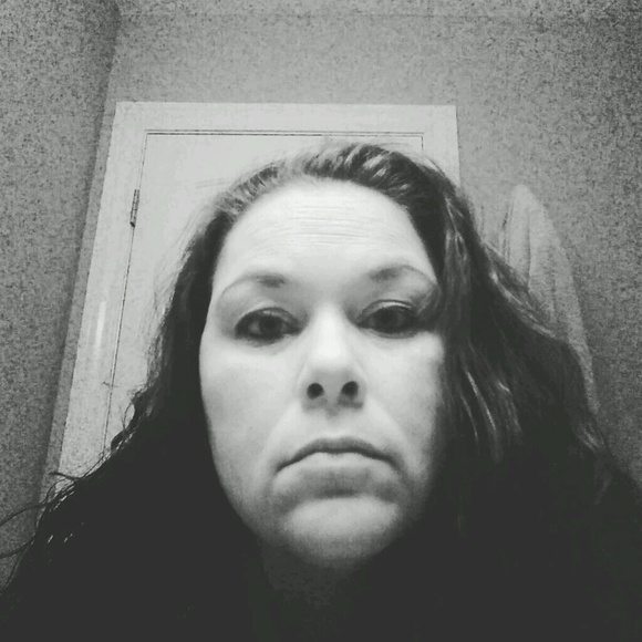 Meet your Posher, Bobbi - Picture 1 of 1