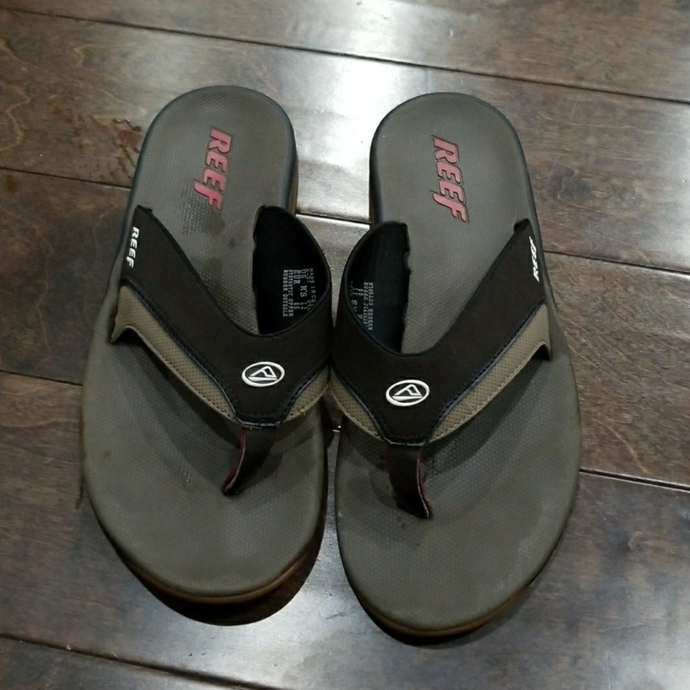 Reef flip flops with flasks