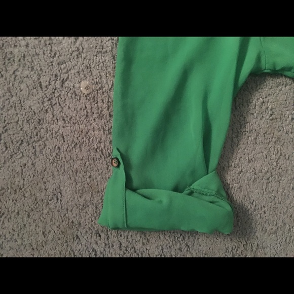 Green button down - Picture 4 of 5