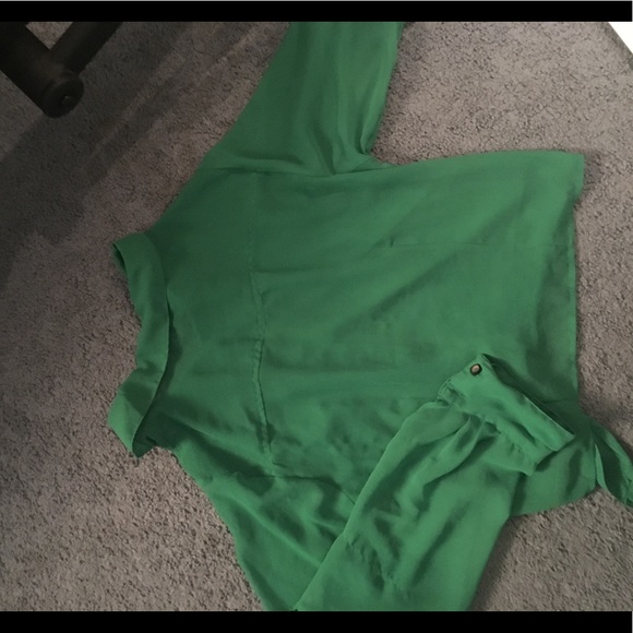 Green button down - Picture 5 of 5