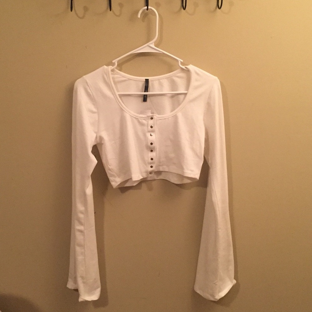 White long sleeves crop top