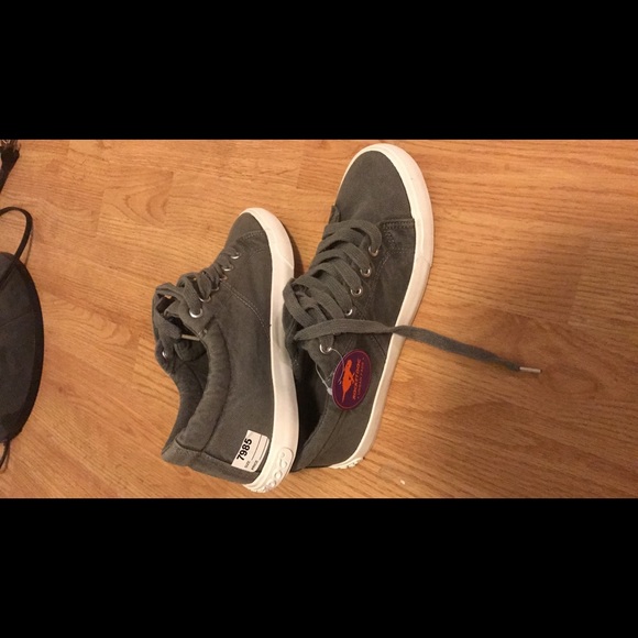 Shoes - Picture 1 of 2