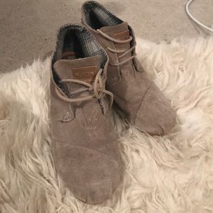 Toms suede booties