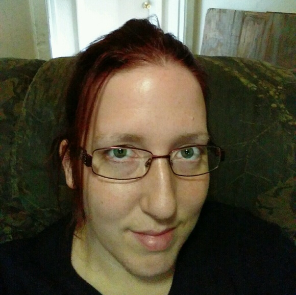 Meet your Posher, Caitlin - Picture 1 of 1