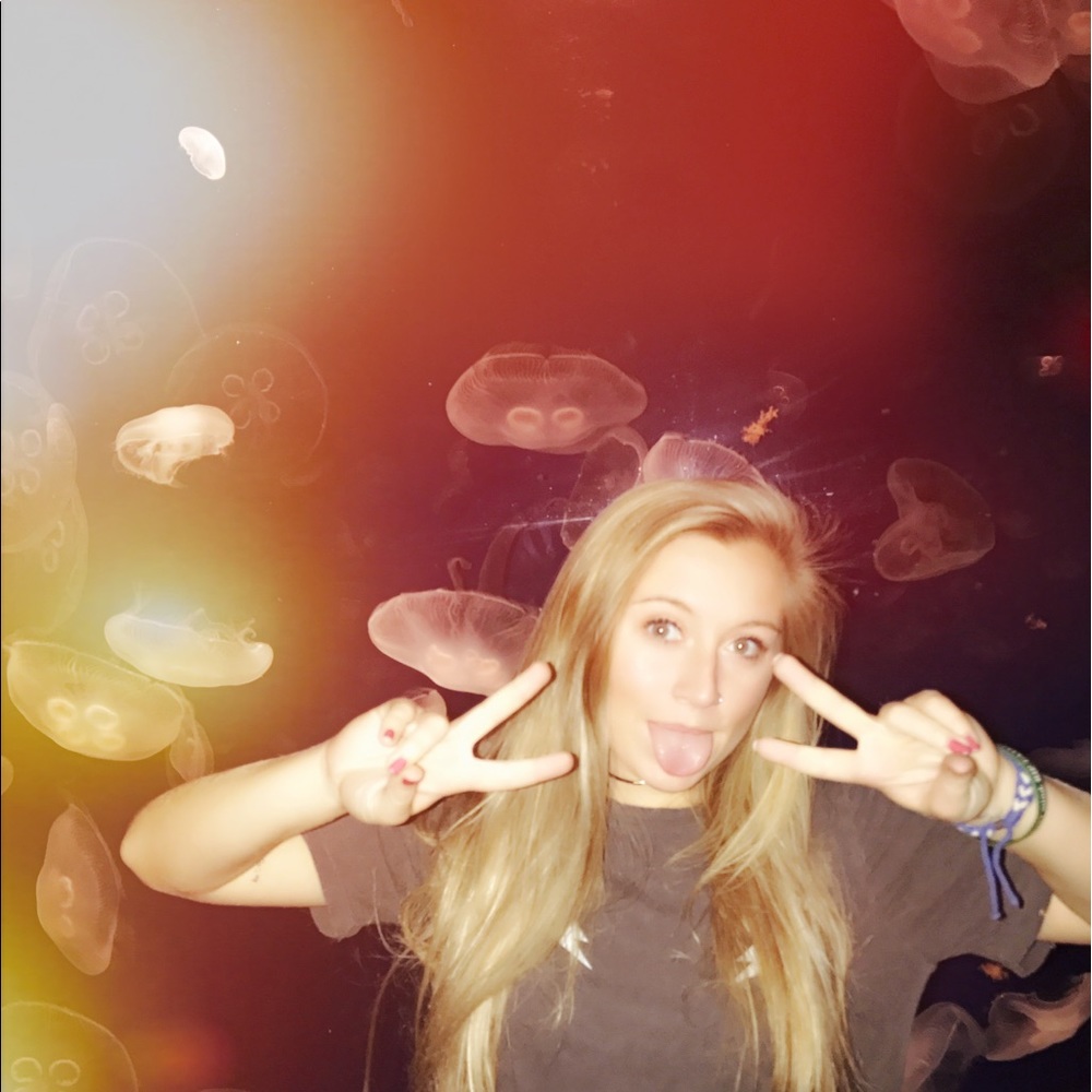 Meet your Posher, Lauren