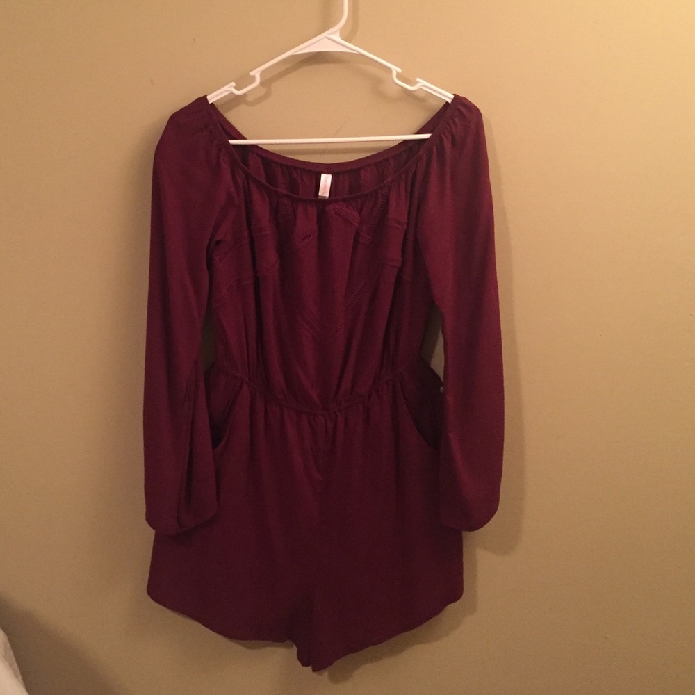 Burgundy romper 💕