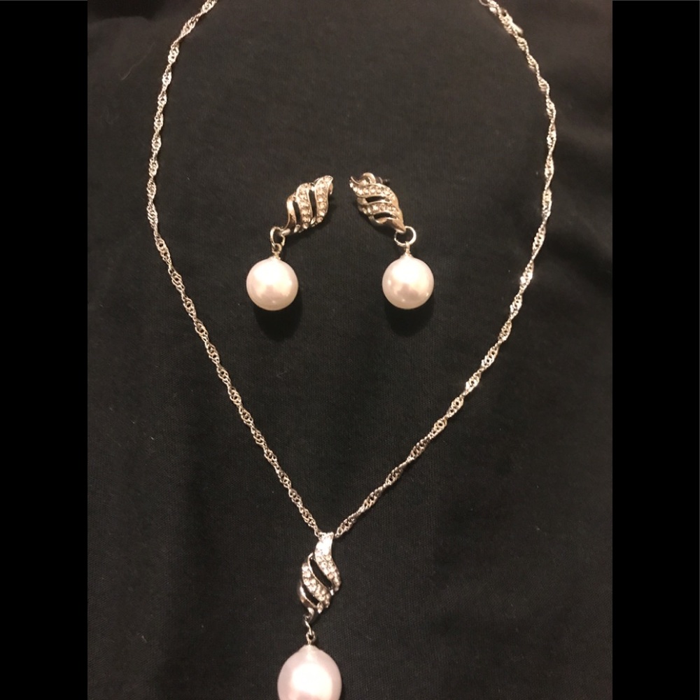 Statement Necklace with earrings set 🌺NWT🌺