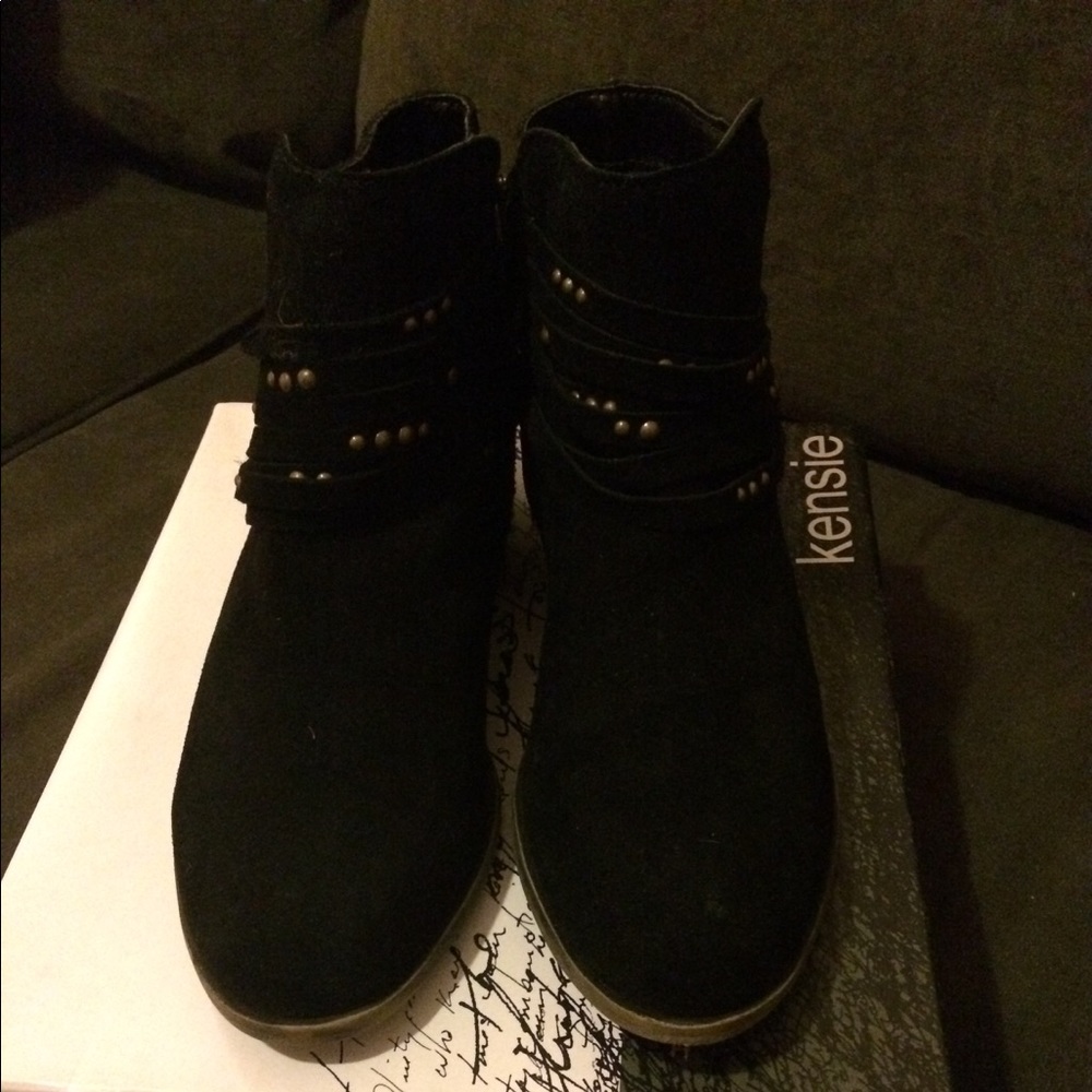 Kensie Black suede Boots.