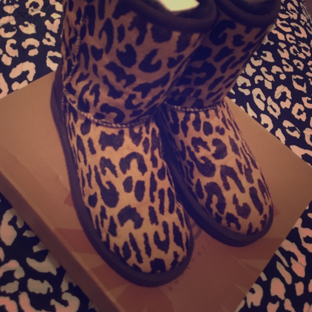 LIKE NEW CHEETAH UGGS