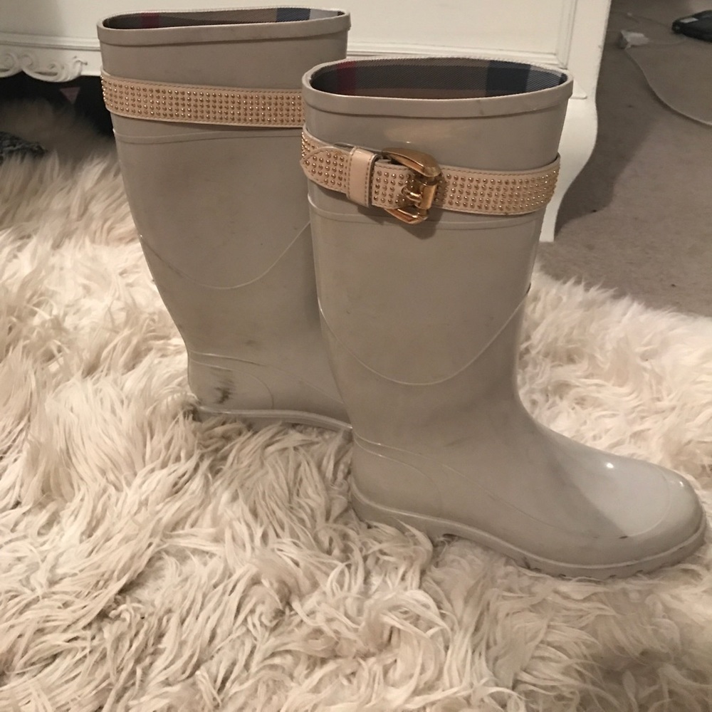 Burberry chic rain boots