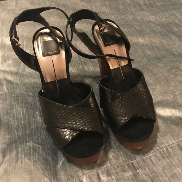 Dolce Vita Black Sandal with Wooden Heel. - Picture 2 of 2